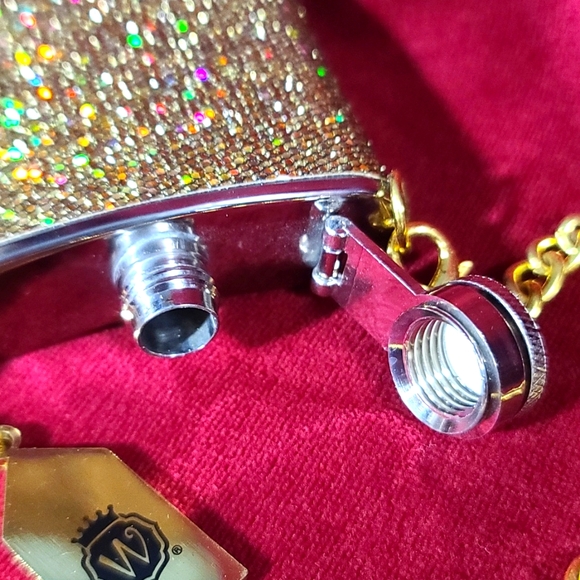 Glamorous gold glitter, flask wristlet, stainless steel, removable chain,NWT NIB - Picture 9 of 9